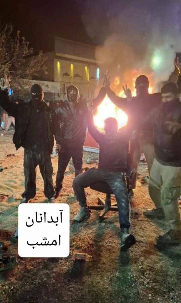 Протестующие в Иране объявили о захвате двух городов. Тегеран отрицает