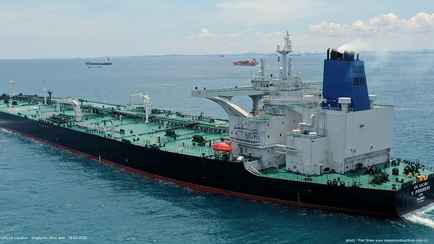 Российский танкер потерял управление у берегов Африки