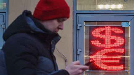 Доллар в Беларуси упал ниже 2,9 рубля. Что будет с курсами дальше?