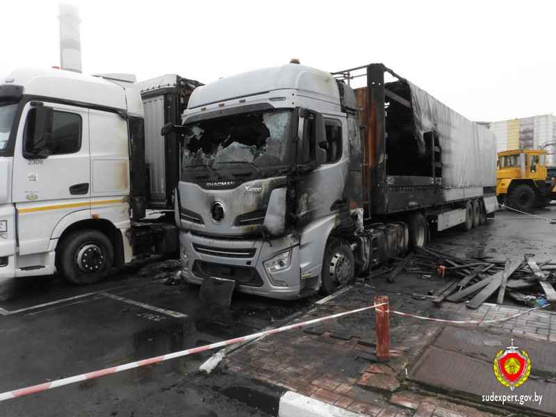 Под Солигорском самовоспламенился китайский тягач Shacman