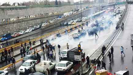 Аятолла Хаменеи приготовился к побегу из Ирана в Россию — The Times