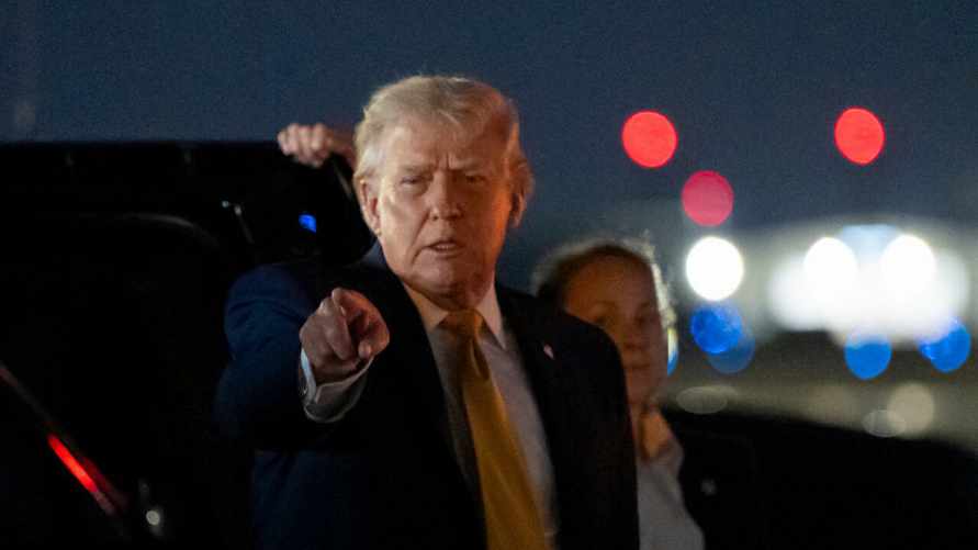 Трамп назвал следующую страну, для властей которой "дни сочтены"