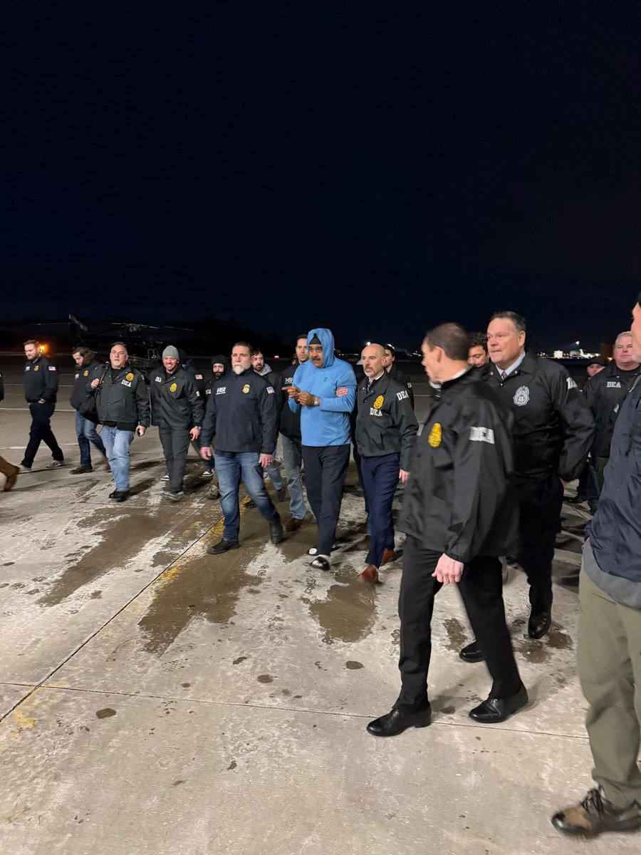 Мадуро доставили в тюрьму в Нью-Йорке и устроили фотосессию