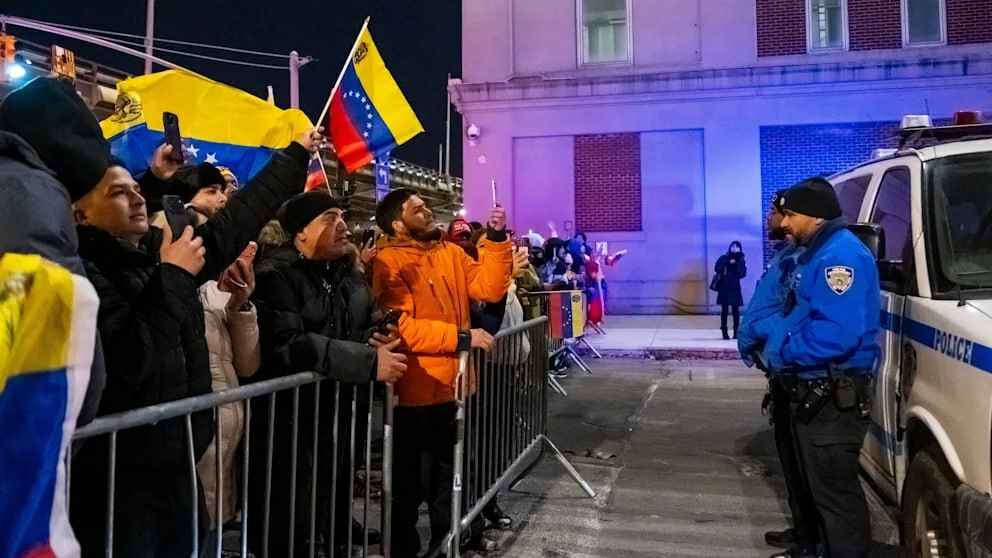 Мадуро доставили в тюрьму в Нью-Йорке и устроили фотосессию