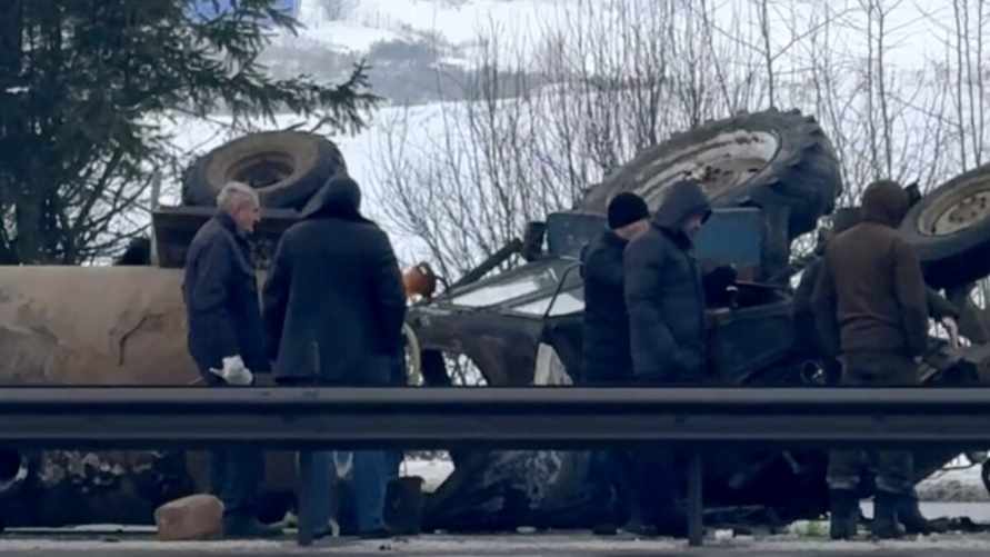 Под Минском затор на трассе Р1 из-за столкновения трактора, легковушки и маршрутки