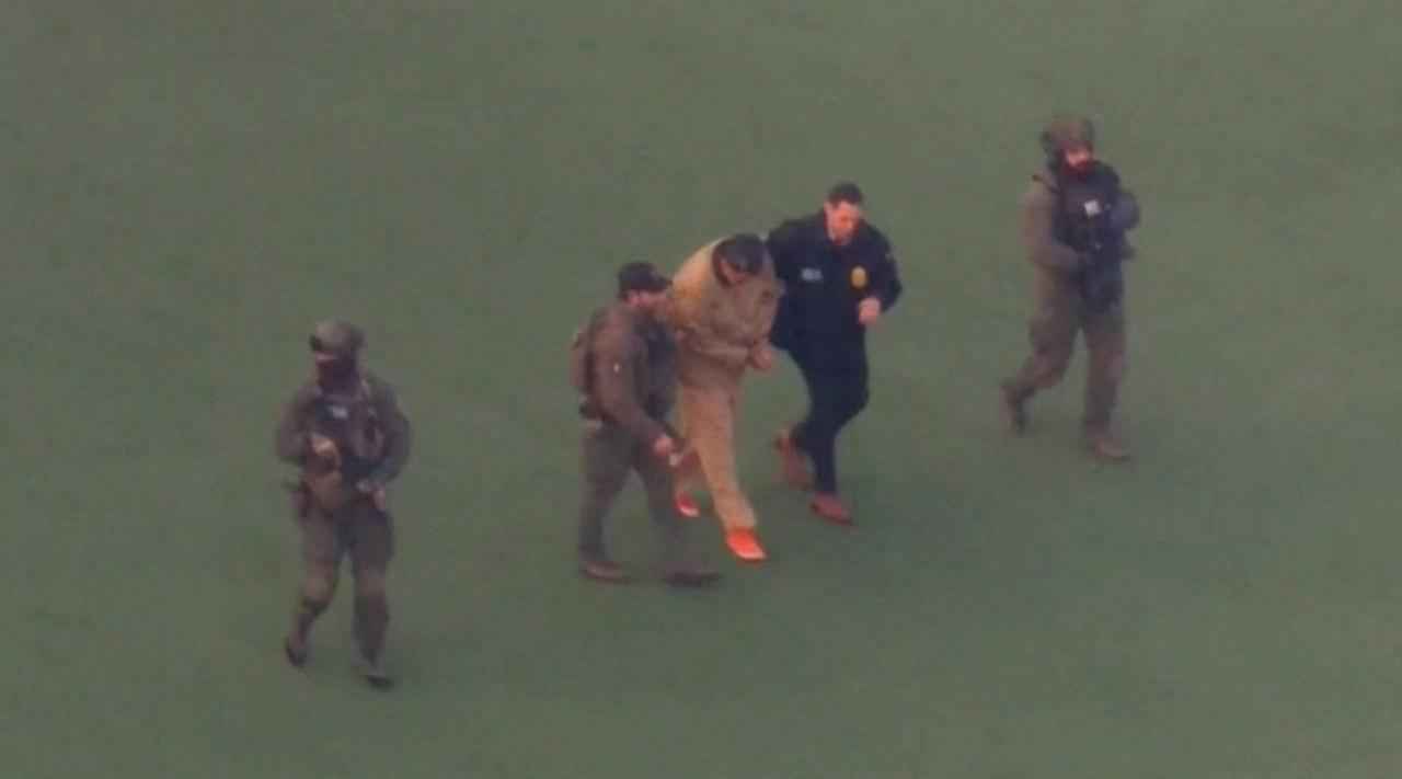 Для доставки Мадуро в суд использовали вертолет и бронеавтомобиль