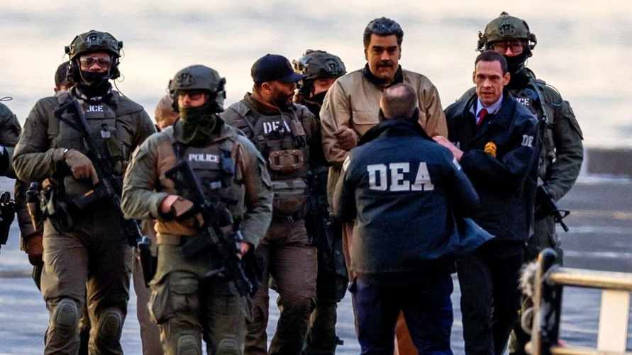 Для доставки Мадуро в суд использовали вертолет и бронеавтомобиль