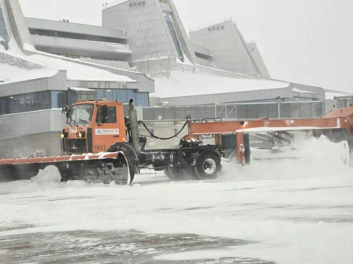 Минский аэропорт отчитался о "штатной работе" несмотря на задержки рейсов