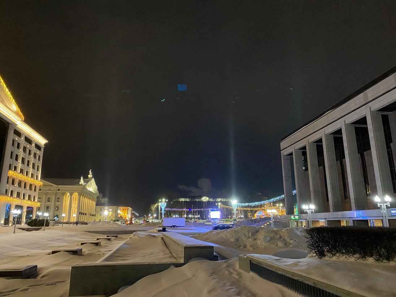 Эксперты объяснили загадочные световые столбы в Бресте и Минске