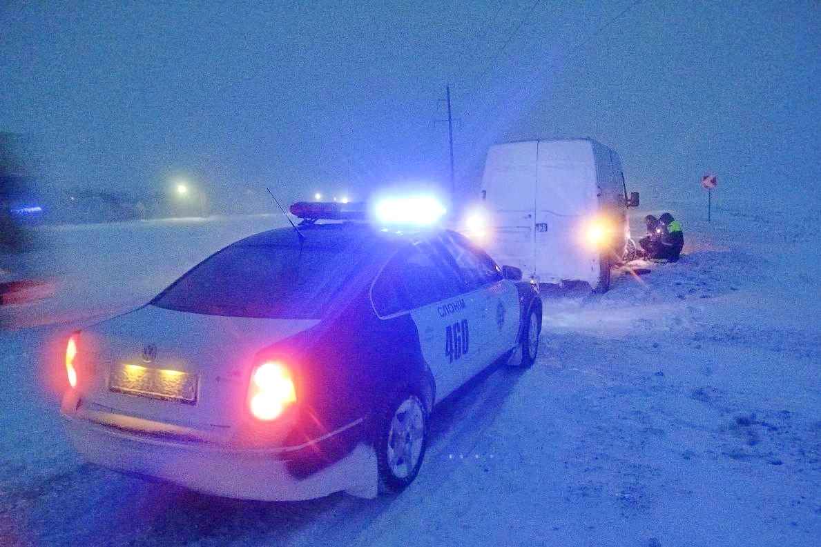 МВД разослало белорусам СМС и назвало места, где машины будут плохо тормозить