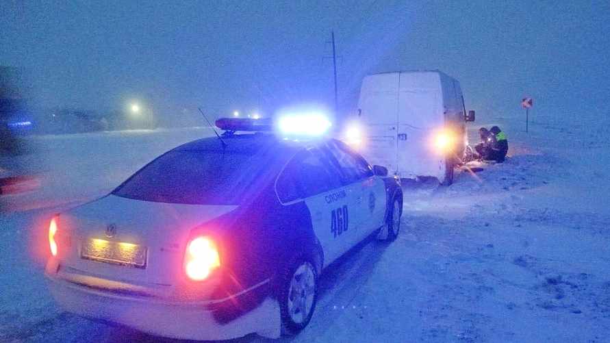 МВД разослало белорусам СМС и назвало места, где машины будут плохо тормозить