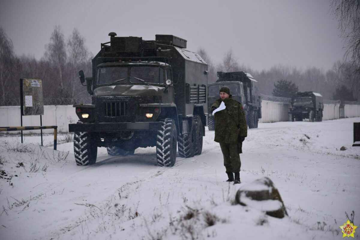 Минобороны Беларуси объявило учения на случай "обострения обстановки"