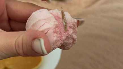 Белоруска нашла в бобруйском зефире «какие-то деревяшки». «Красный пищевик» ответил, что это было