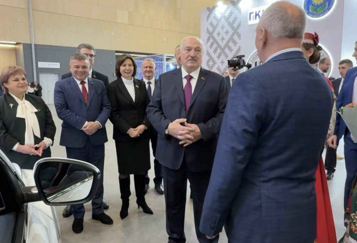 Лукашенко дал задание директору BELGEE — «Никуда не денешься»