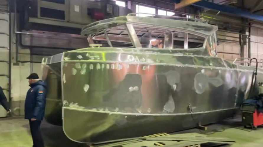 В Бресте собрали первый белорусский катамаран