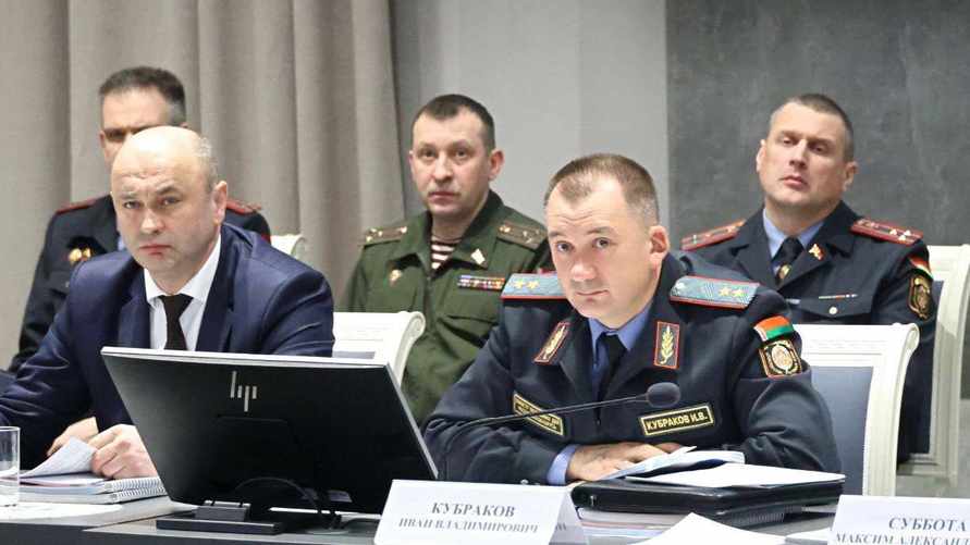 Кубраков приказал усилить контроль за некоторыми белорусами — «Должны доходить до каждой семьи»