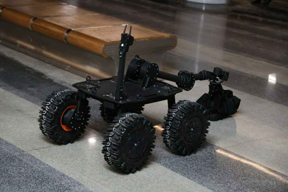 В Минском метро спасали людей и искали взрывчатку