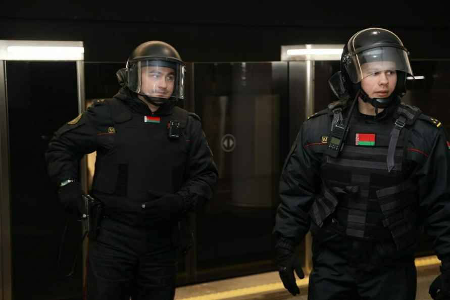 В Минском метро спасали людей и искали взрывчатку