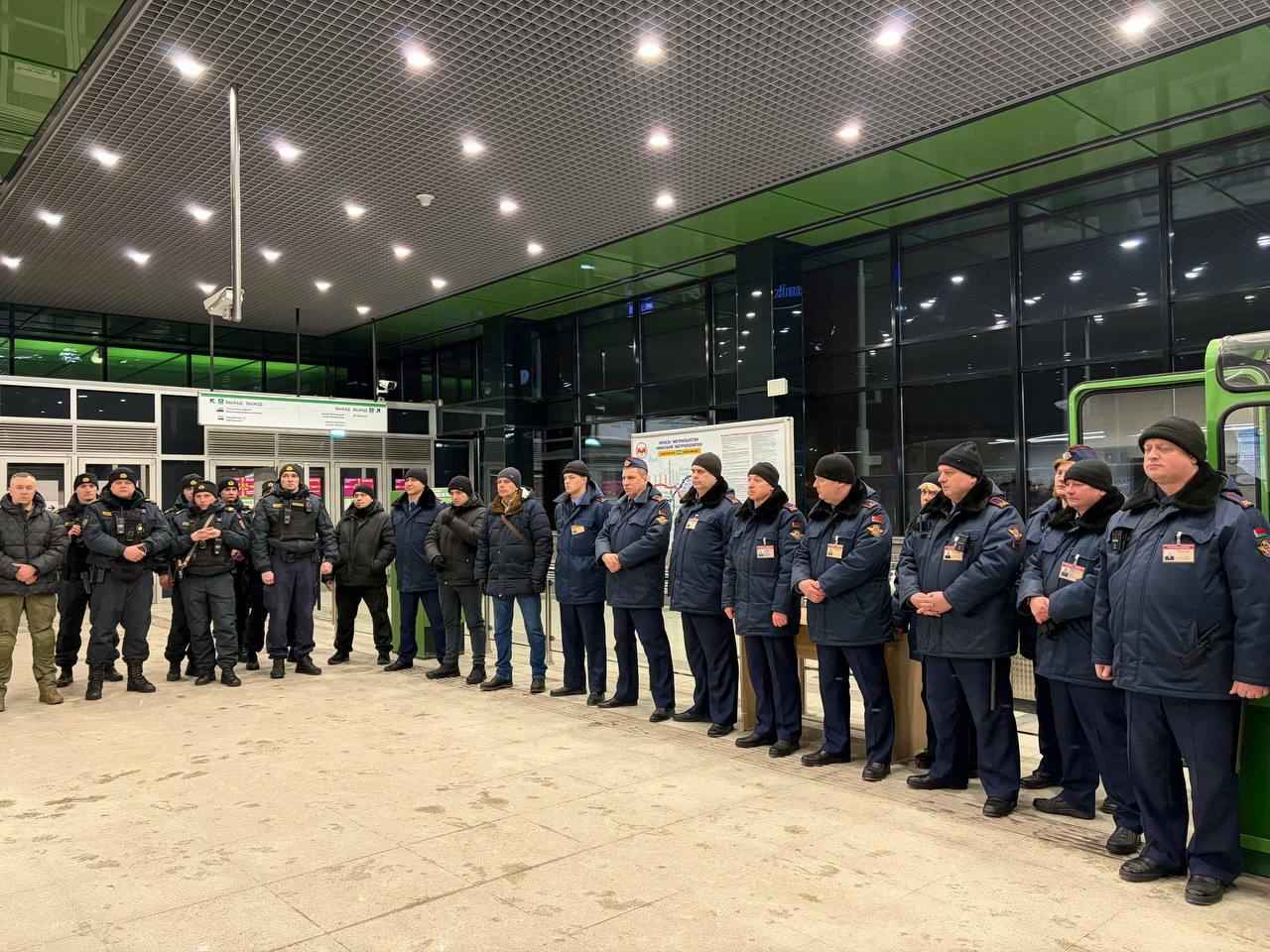 В Минском метро спасали людей и искали взрывчатку