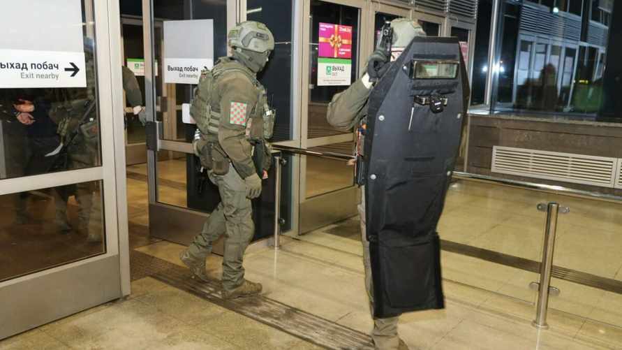 В Минском метро "спасали" людей и искали "взрывчатку"