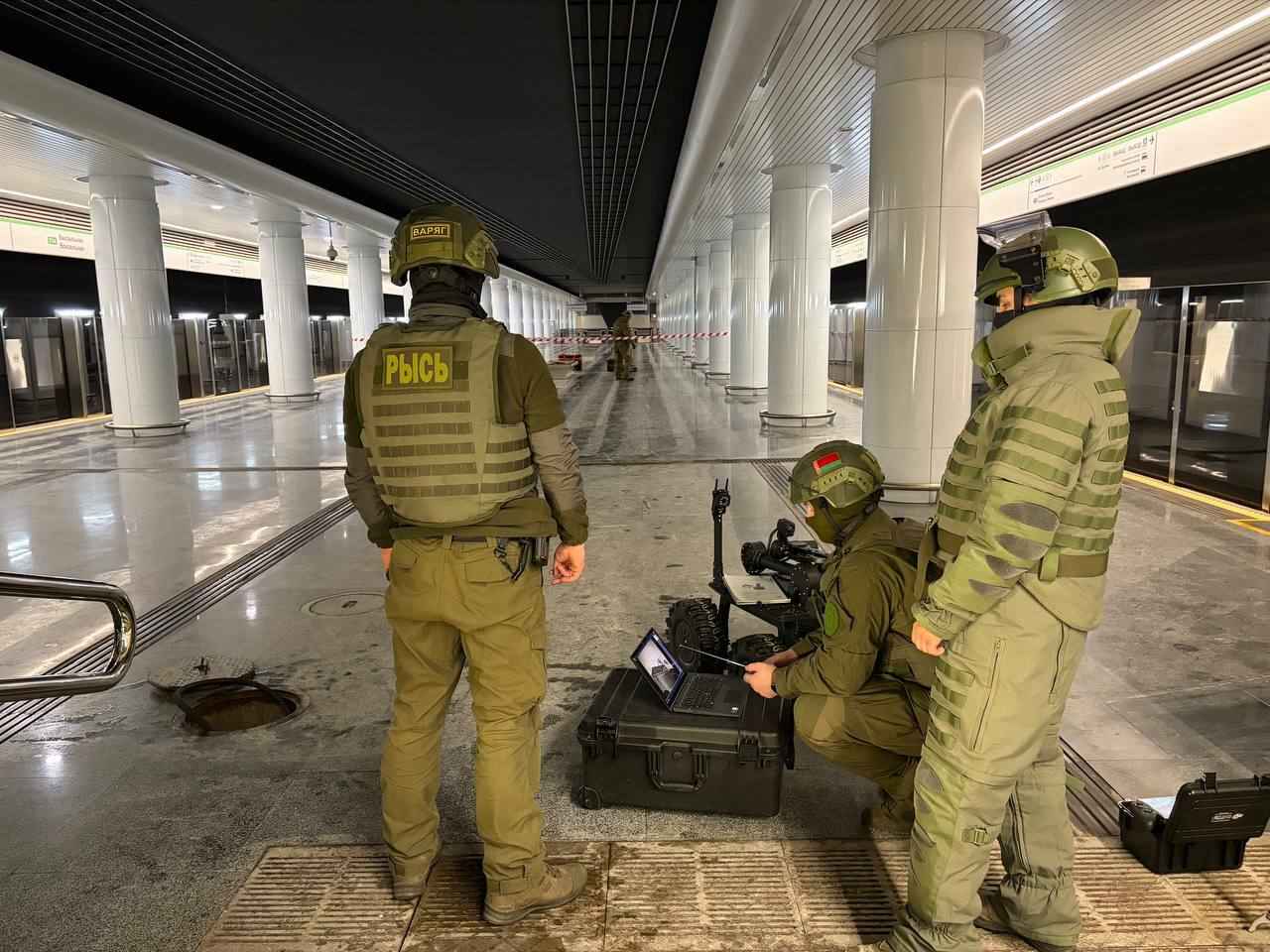 В Минском метро спасали людей и искали взрывчатку