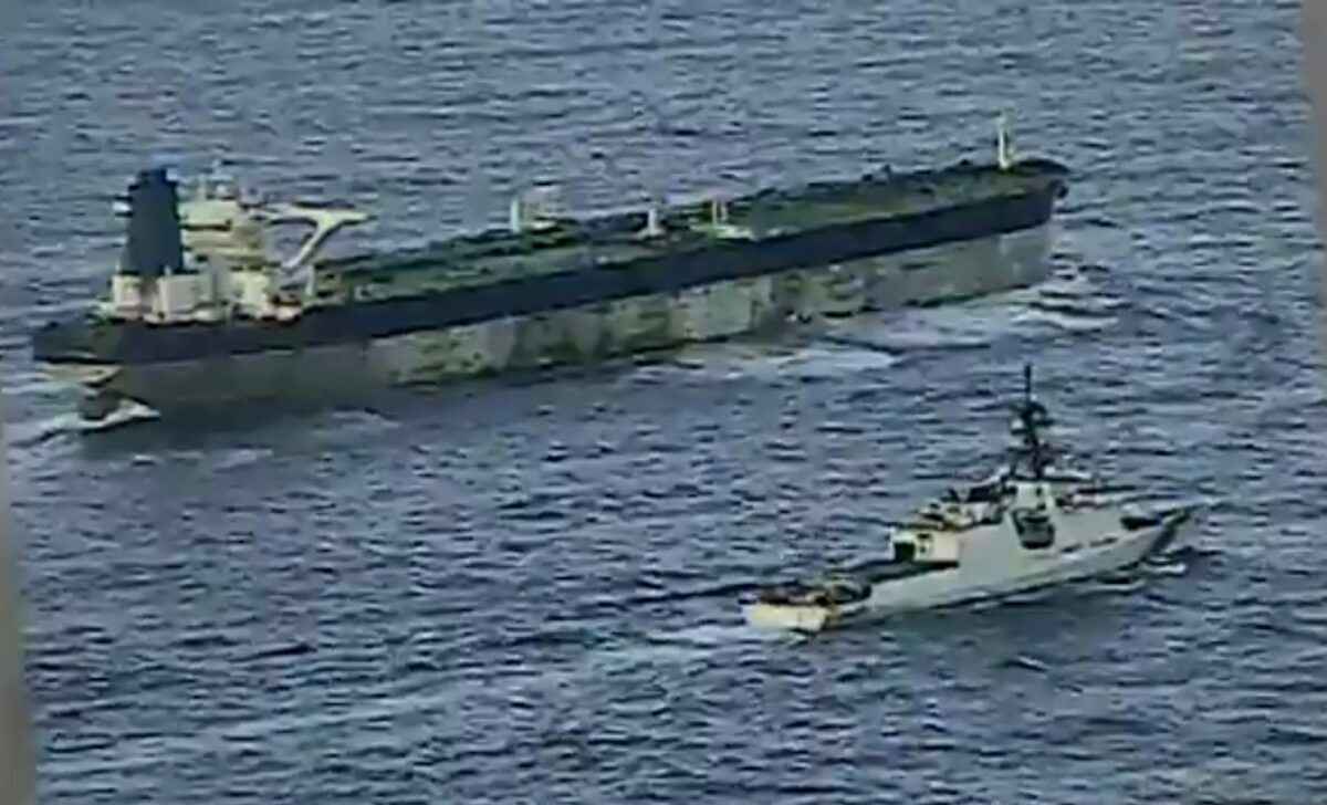 Береговая охрана США показало видео преследования российского танкера Marinera