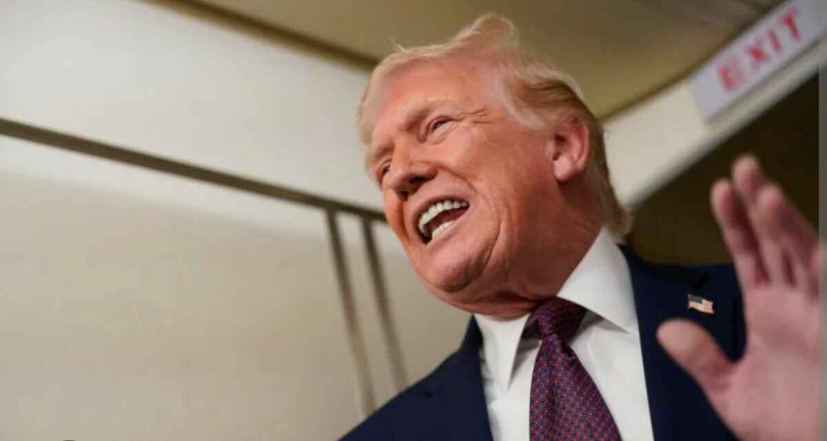 Трамп призвал протестующих в Иране захватывать органы власти