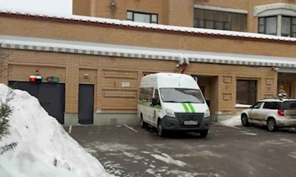 Судебные приставы выселили Долину из квартиры