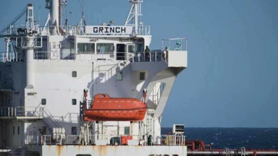 Франция захватила танкер, который назвала российским