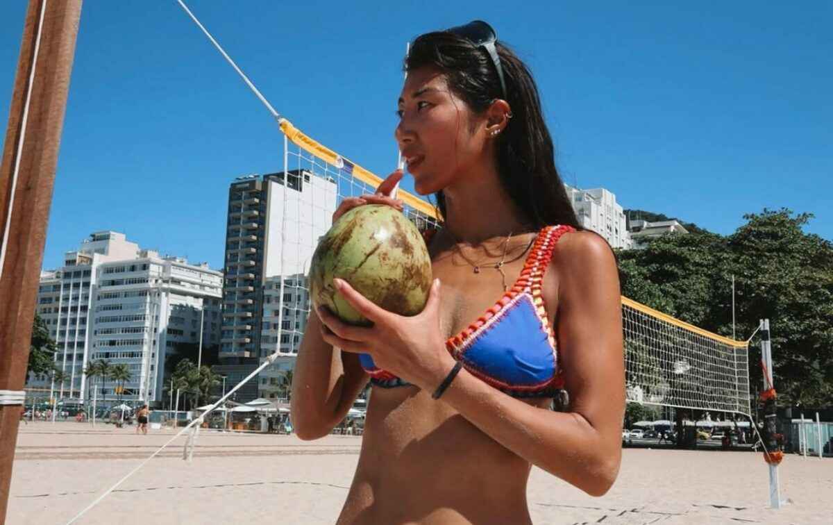 29-летняя девушка зарабатывает $70 000 в год благодаря своим пальцам. Раньше она их стыдилась