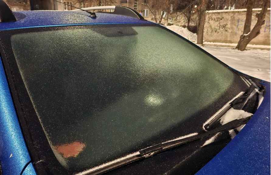 Литву накрыл переохлажденный дождь — машины обмерзают мгновенно. Тоже ждёт и белорусов?