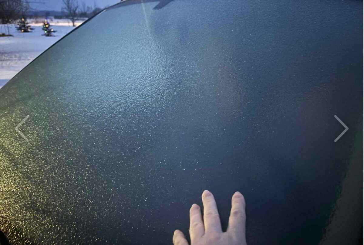 Литву накрыл переохлажденный дождь — машины обмерзают мгновенно. Тоже ждёт и белорусов?