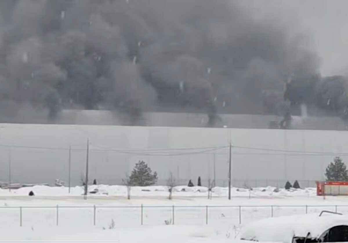 В России загорелся крупный автомобильный завод