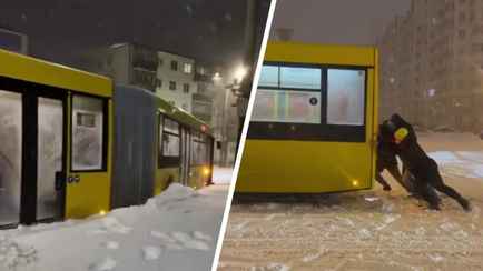 В Минске из-за снегопада встали троллейбусы и трамваи. Что с пробками?