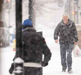 Мэрия посоветовала минчанам приседать и группироваться