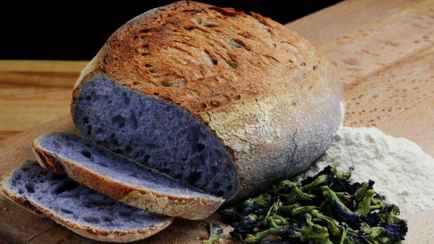 На Борисовском комбинате рассказали, какой хлеб начали продавать из фиолетовой пшеницы