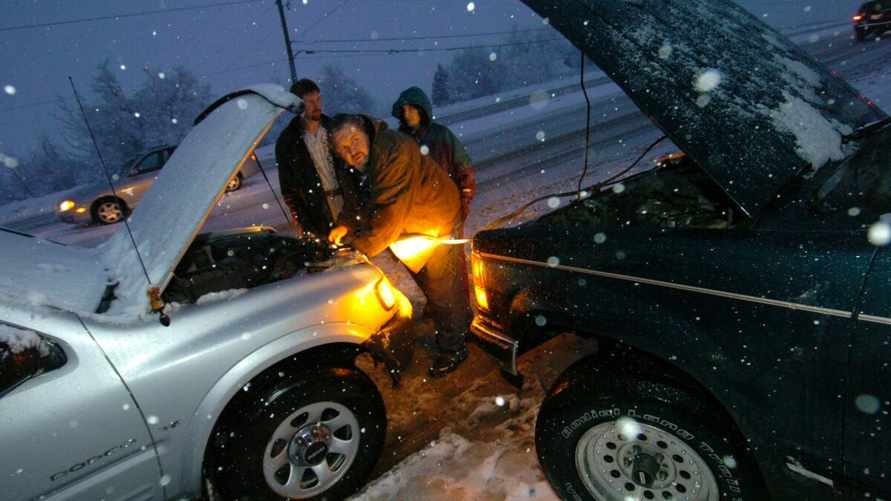 Заряжается ли аккумулятор машины на холостом ходу? Этой зимой знать особенно актуально