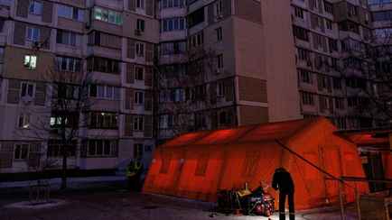 Украинцам предложили в блэкауты греться вибраторами и ходить по ресторанам