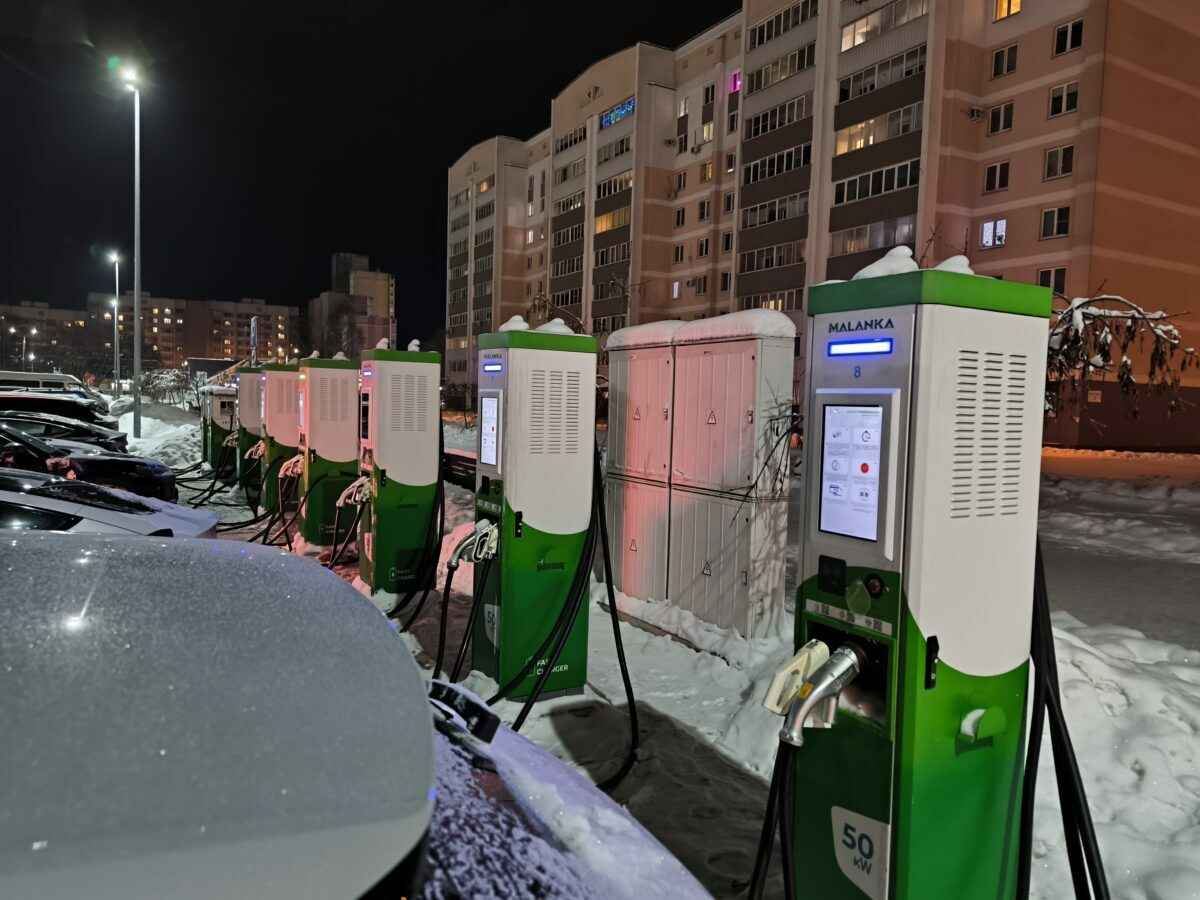 Белоруснефть пообещала установить в этом году 330 новых зарядок для электромобилей. Сколько "супербыстрых"?