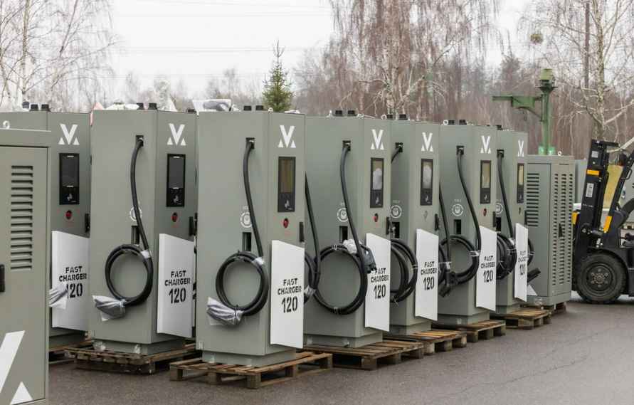 Белоруснефть пообещала установить в этом году 330 новых зарядок для электромобилей. Сколько супербыстрых?