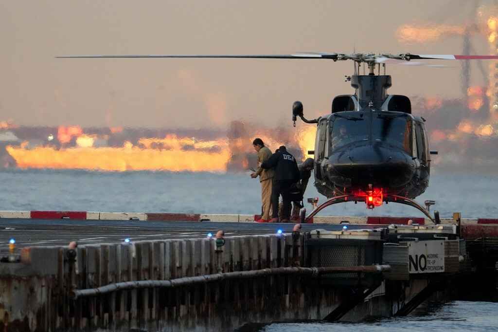 Для доставки Мадуро в суд использовали вертолет и бронеавтомобиль