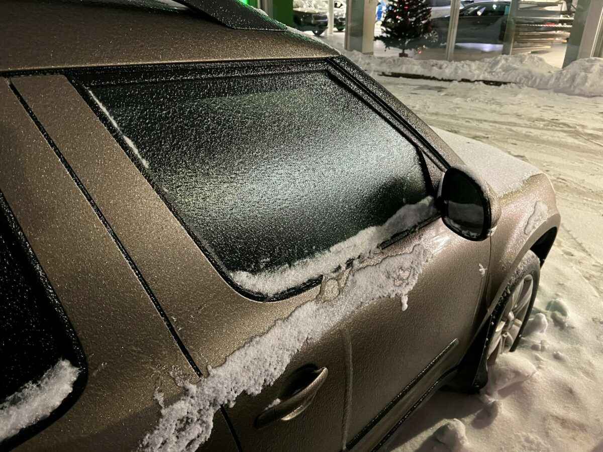 Литву накрыл переохлажденный дождь — машины обмерзают мгновенно. Тоже ждёт и белорусов?