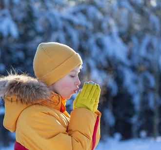 Пощипывает кожа? Медики предупредили о первых симптомах обморожения и сказали что делать