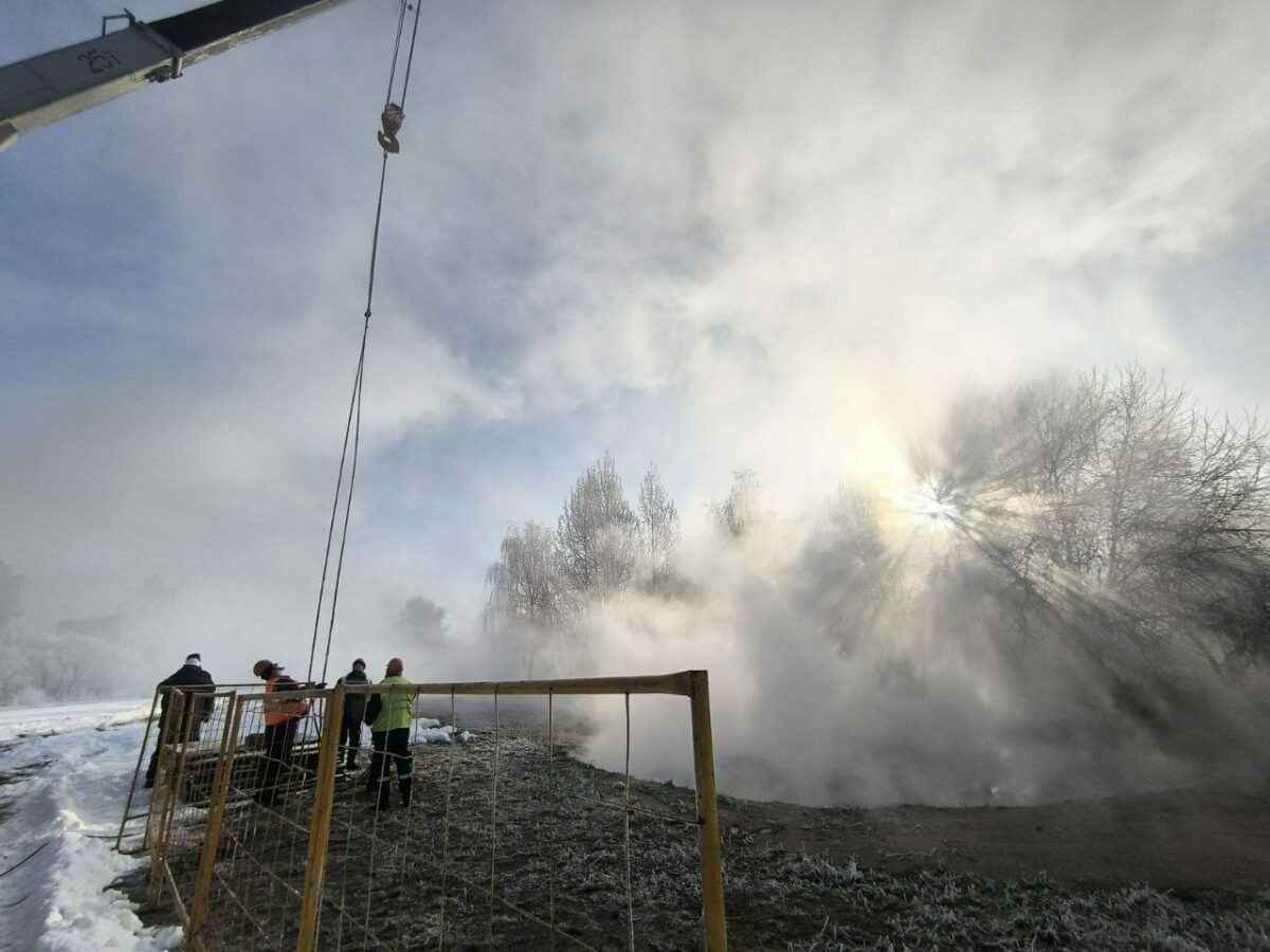 Энергетики продлили ремонт повреждённой в Минске теплотрассы. Когда ждать «нормального» тепла?