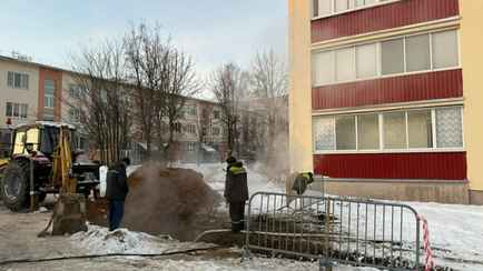 В Смолевичах прорвало трубу, питавшую теплом полсотни многоэтажек