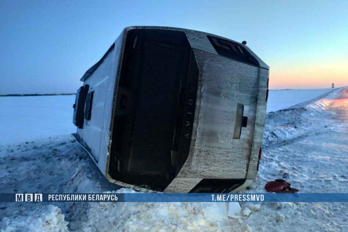 Под Марьина Горкой перевернулся автобус - 4 пассажира в больнице