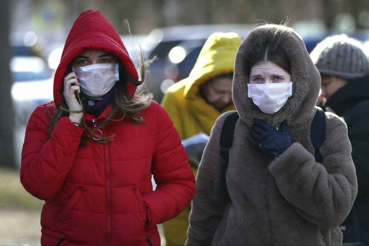 Минздрав попросил белорусов не ходить в людные места и ограничить контакты с больными