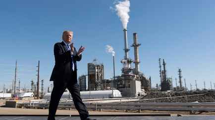 Трамп приказал Венесуэле передать США до 50 млн баррелей нефти — «На благо народа»