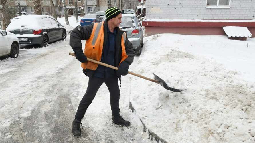 ЖКХ предложило жителям Минска бесплатные лопаты. Но с условием