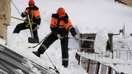 Герои заснеженной Беларуси. Какие зарплаты предлагают коммунальщикам?